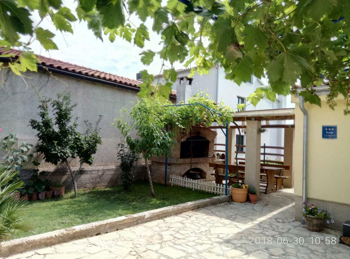 Apartman Vivian Pula Exterior photo