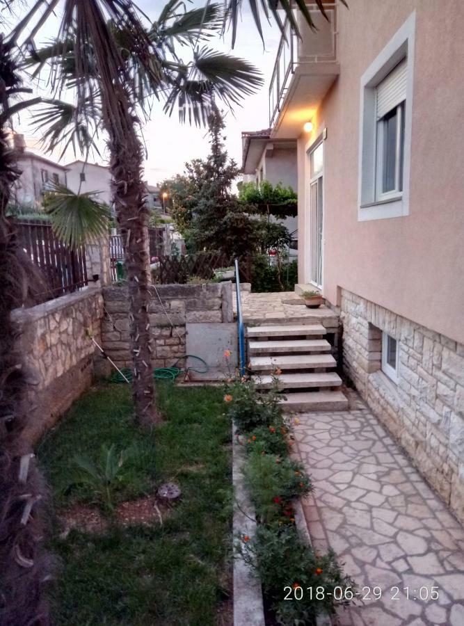 Apartman Vivian Pula Exterior photo